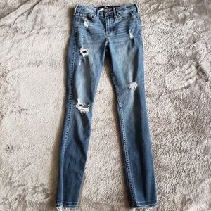HOLLISTER HIGH RISE JEANS